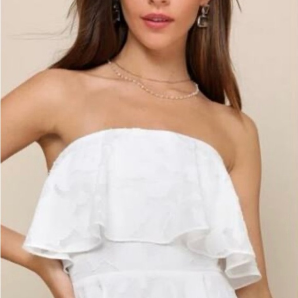 Lulu's Love You So Truly White Dress Burnout Flowers medium NWT
Strapless Midi - Picture 2 of 14